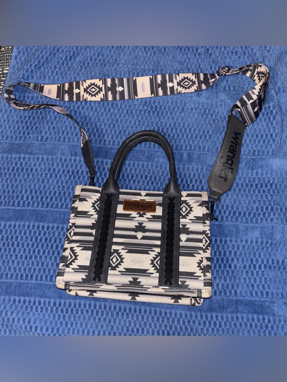 Wrangler Black & Cream Aztec Pattern Crossbody Bag